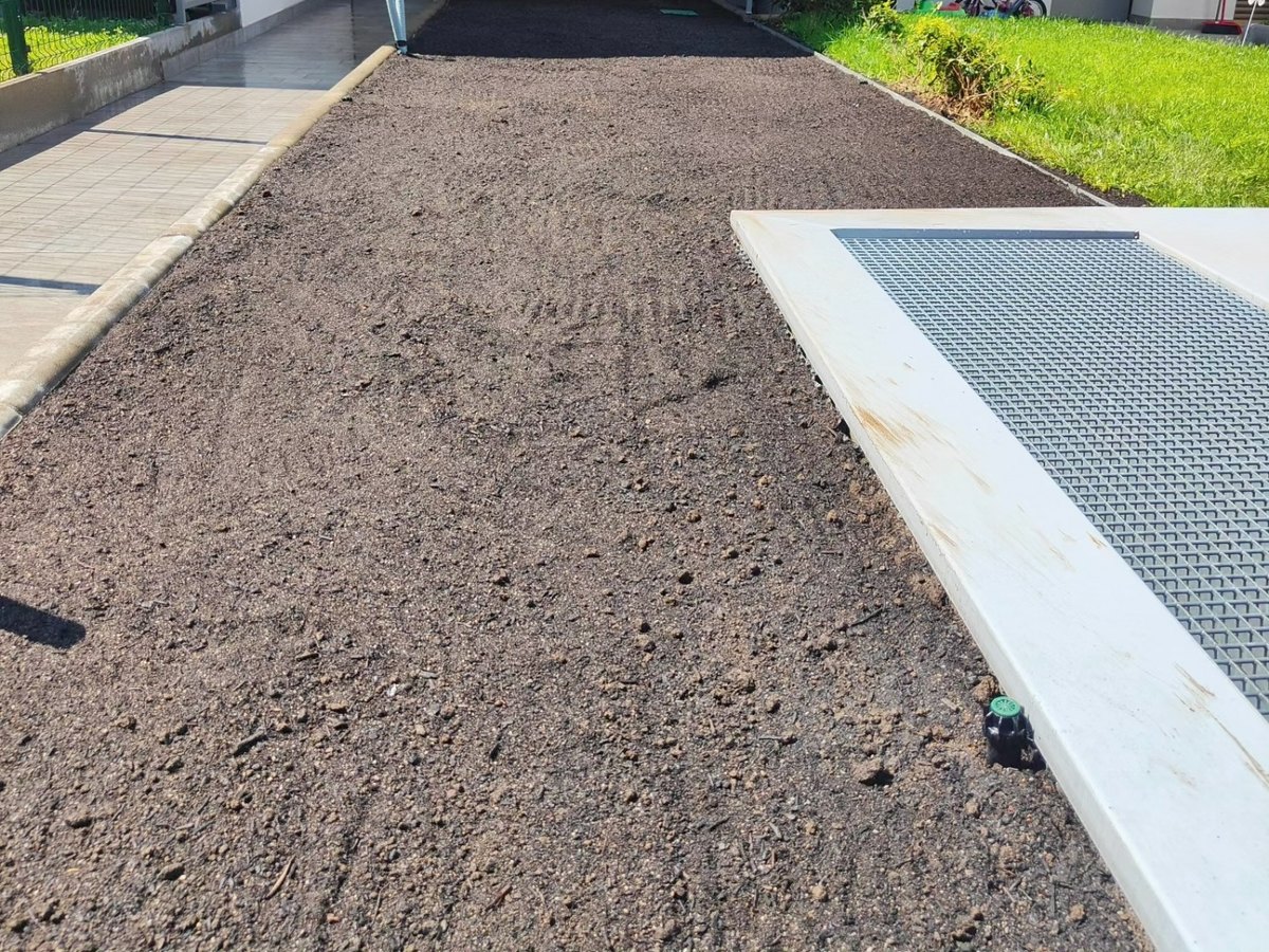 L'impianto si mette prima del prato: gli irrigatori sono già nel terreno